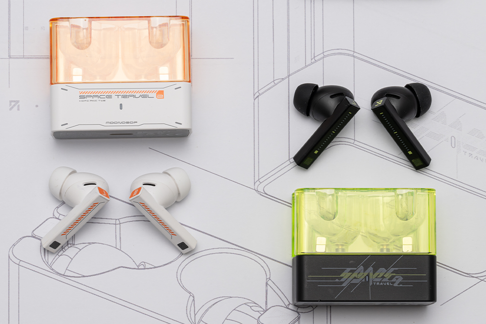 MOONDROP Space Travel 2 earbuds and cases in both colours