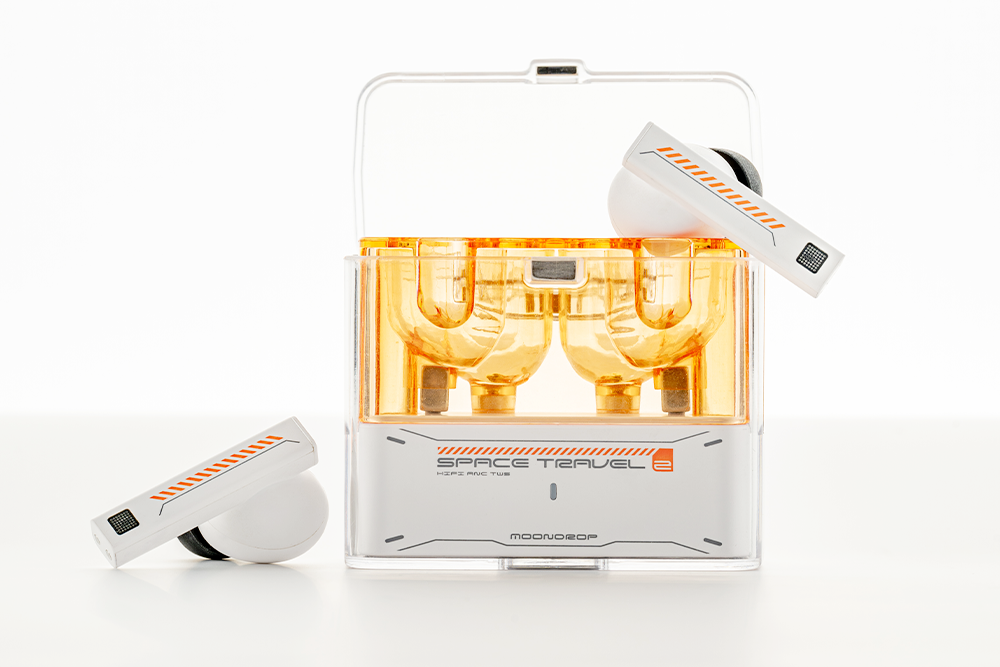 MOONDROP Space Travel 2 White-Orange case with earbud