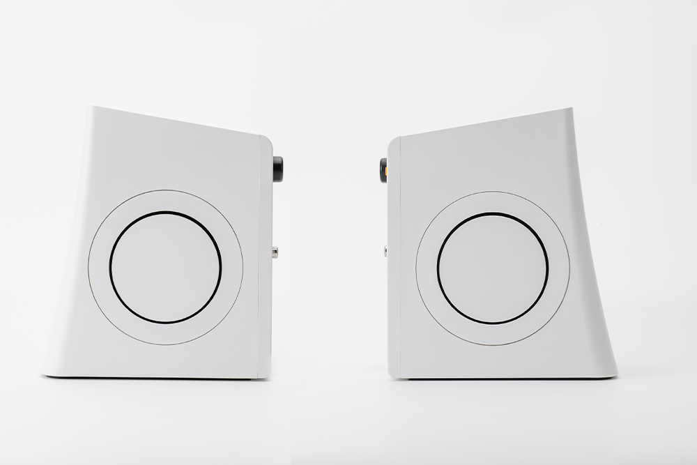 MOONDROP MM3A speakers, side views