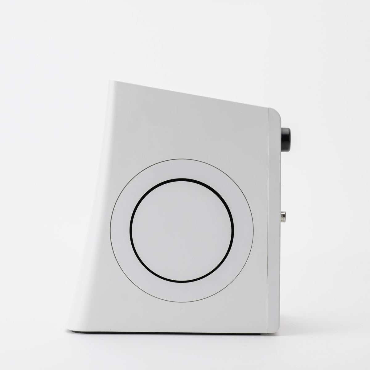 MOONDROP MM3A speaker, side view with passive radiator